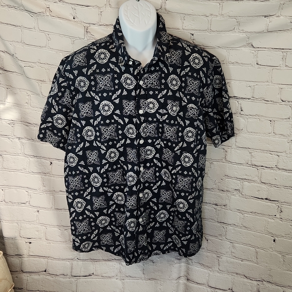 American Rag men's button down shirt